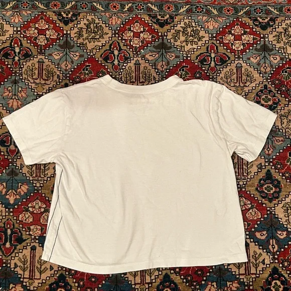 Cropped LIFE IS GOOD tee
Size: xs but fits a S and M Color: white - Picture 2 of 3